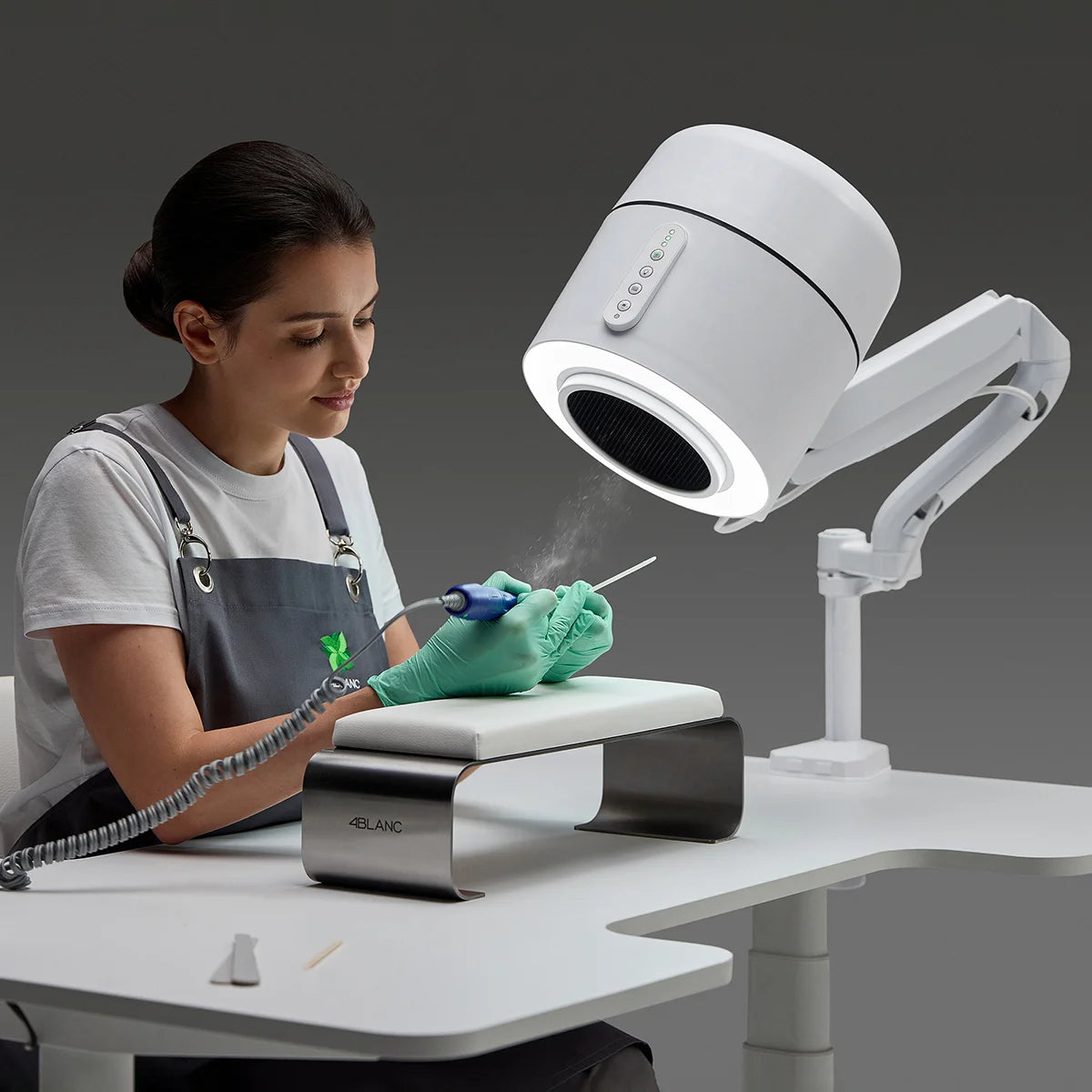 Вертикальный пылесос 4Blanc Maestro с настольным подключением